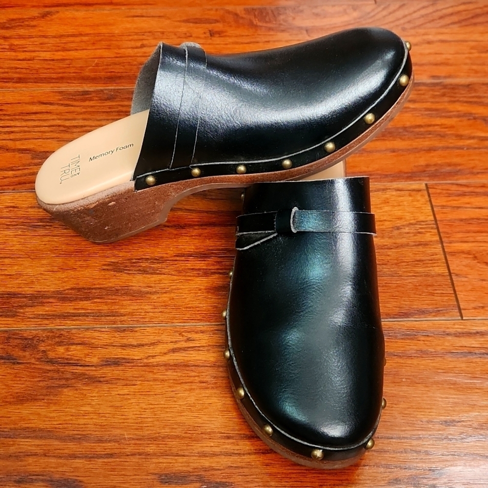 Time and Tru Memory Foam Black Studded Faux Wood Slip On Mules - Picture 6 of 7